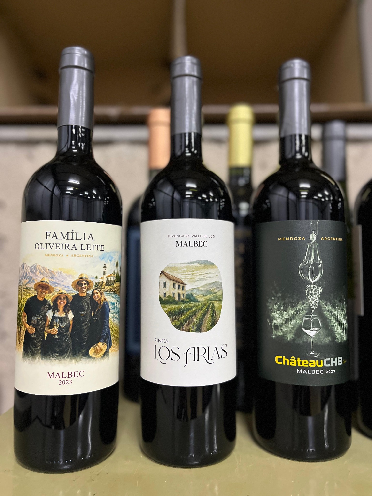Ejemplos de botellas de Finca Propia con etiqueta propia